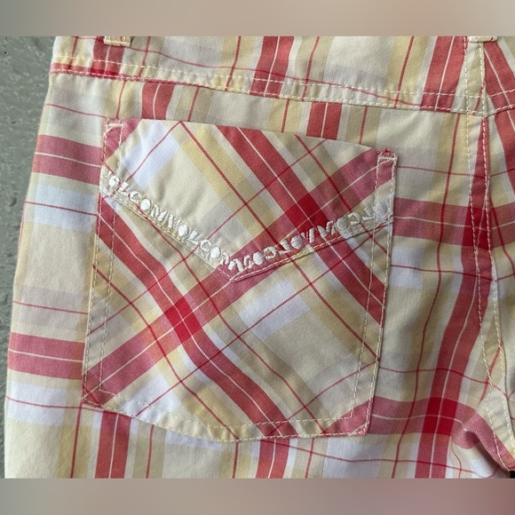 Women's Size 1 Volcom Pink and Yellow Plaid Bermuda Shorts - Picture 10 of 11